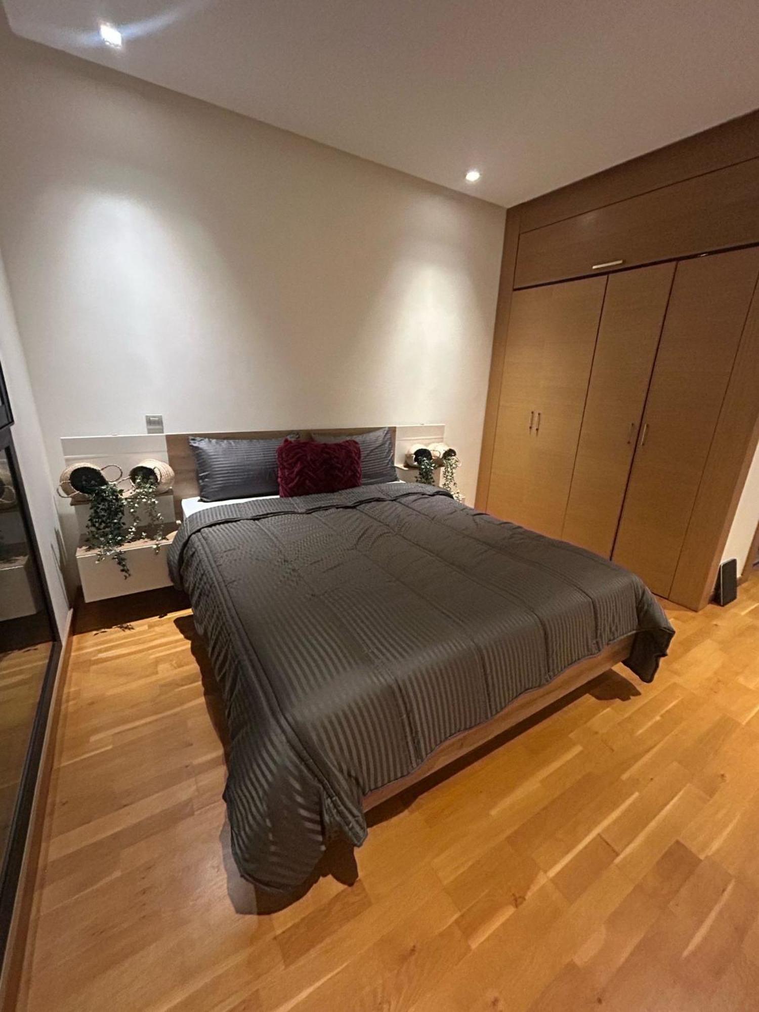 Stylish Luxe Finance City! *